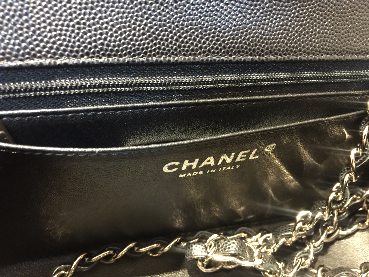 inside chanel purse